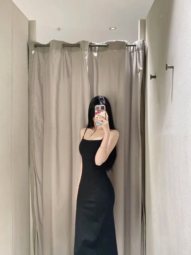 Outfit dạo phố xinh xắn với váy body dạo phố
