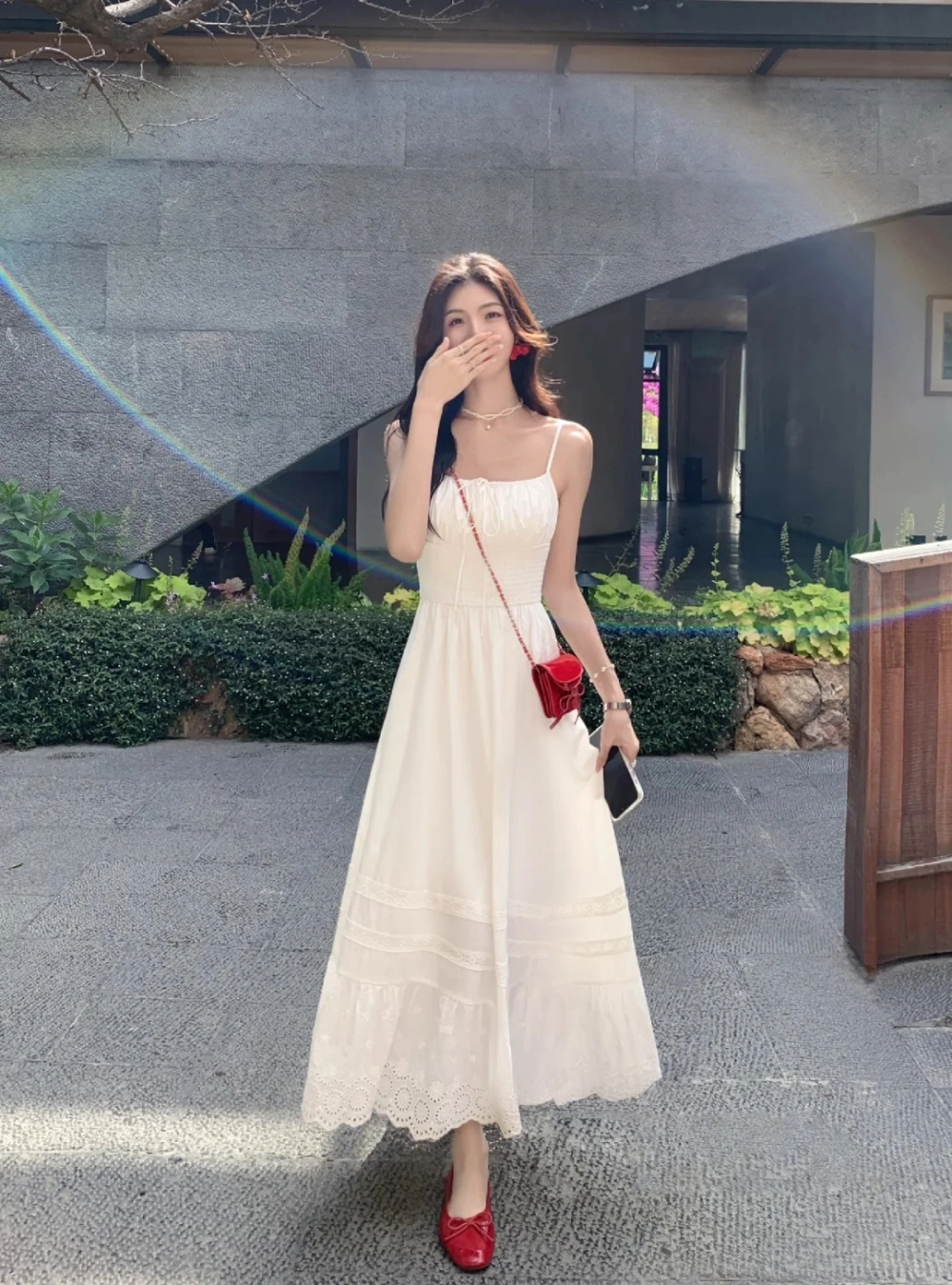Kiểu đầm hai dây đơn giản mà đầy quyến rũ