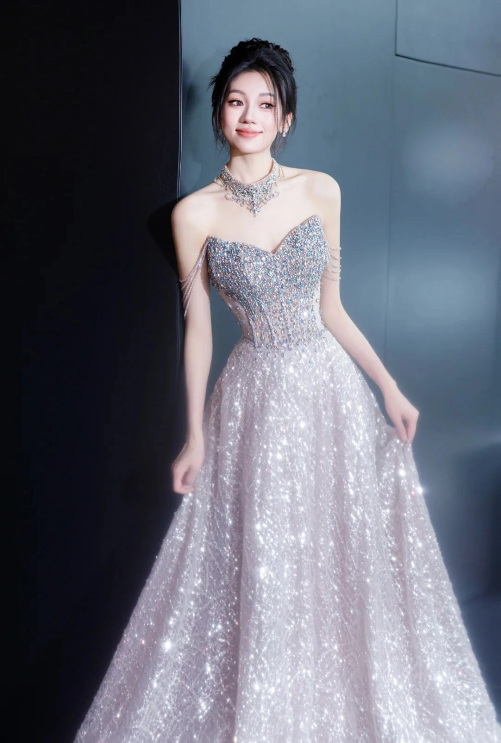 Đầm kim sa cao cấp cho đêm tiệc hoàn hảo