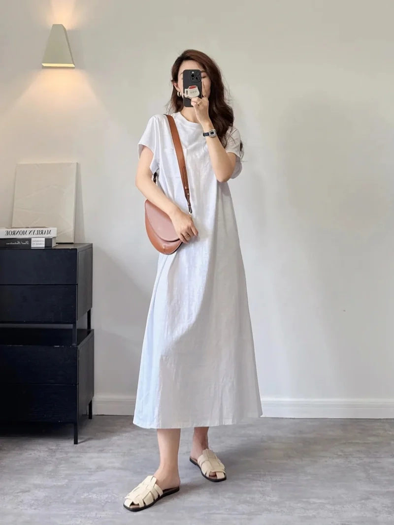 Form chuẩn đẹp mọi góc với váy suông form đẹp
