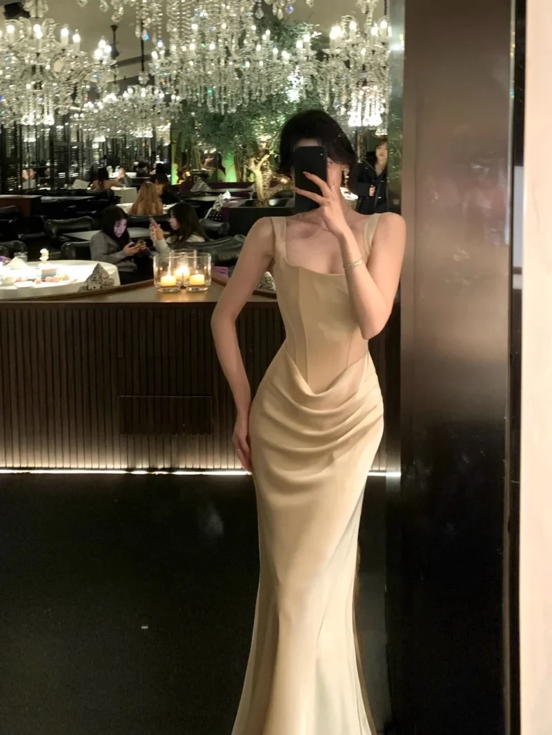 Xu hướng mới gọi tên Váy corset ôm body hot trend