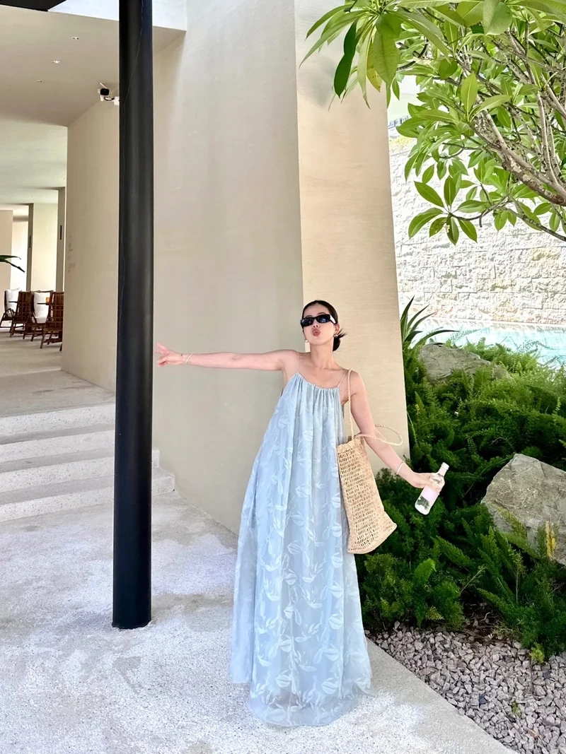 Phong cách nữ tính gắn liền Váy maxi dịu dàng